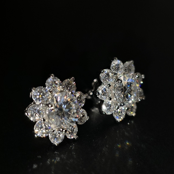 None Jewelry - 4 CTW Sunflower 🌻 Moissanite Earrings